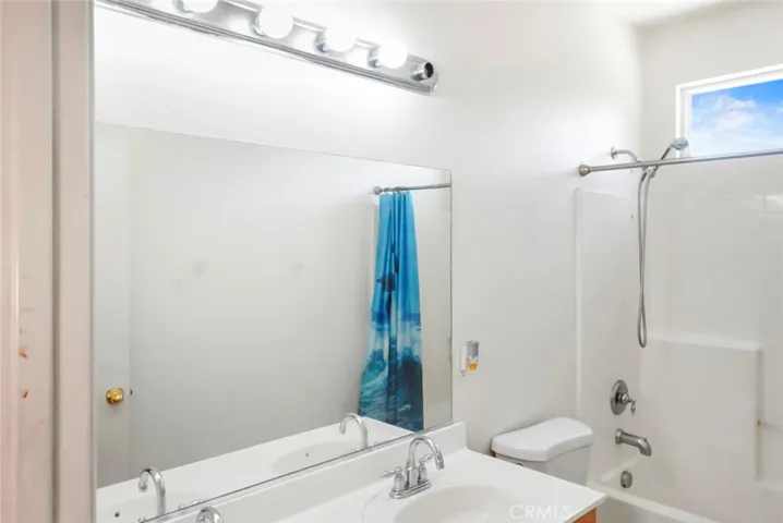 16026 Greyrock, Victorville, California 92395