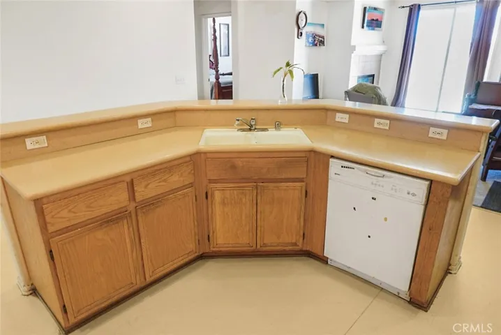 16026 Greyrock, Victorville, California 92395