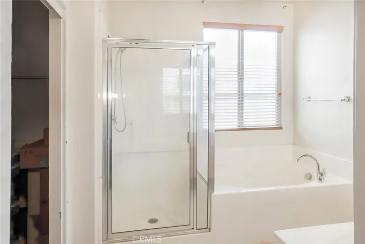16026 Greyrock, Victorville, California 92395