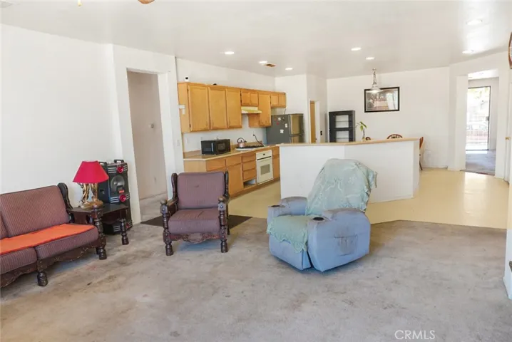 16026 Greyrock, Victorville, California 92395