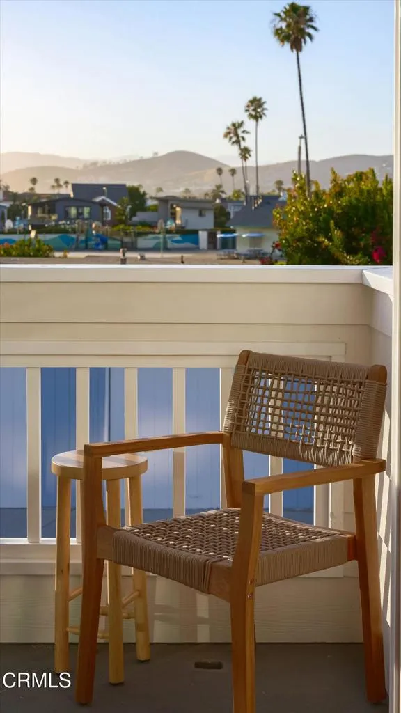 BALCONY LIVING ROOM