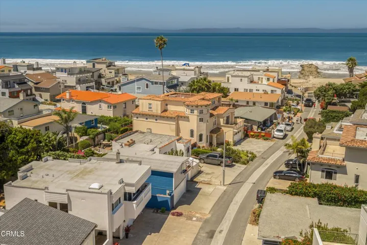 1-MINUTE WALK TO THE SAND