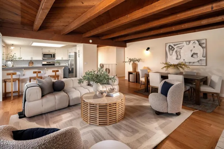 SEAMLESS LIVING