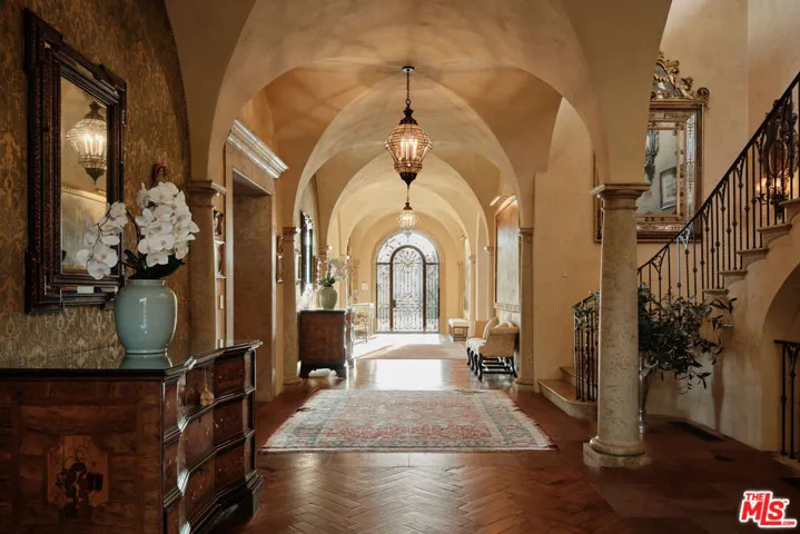 10939 Chalon Road, Los Angeles, California 90077 — photo 5