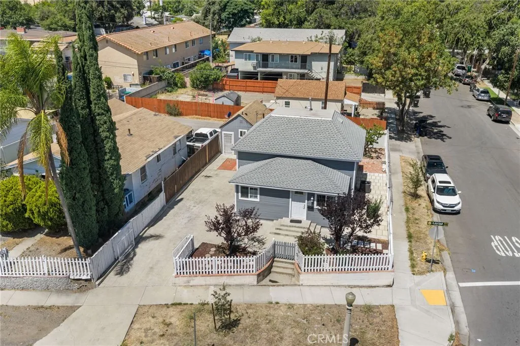 402 E Grand