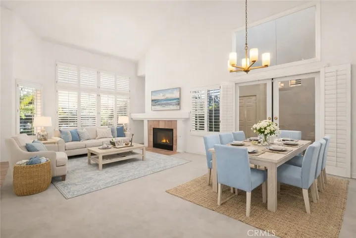 Virtual staging-Formal livingroom and formal dinning room