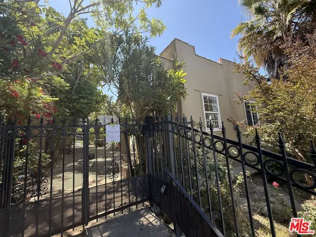324 Douglas Street, Los Angeles, California 90026