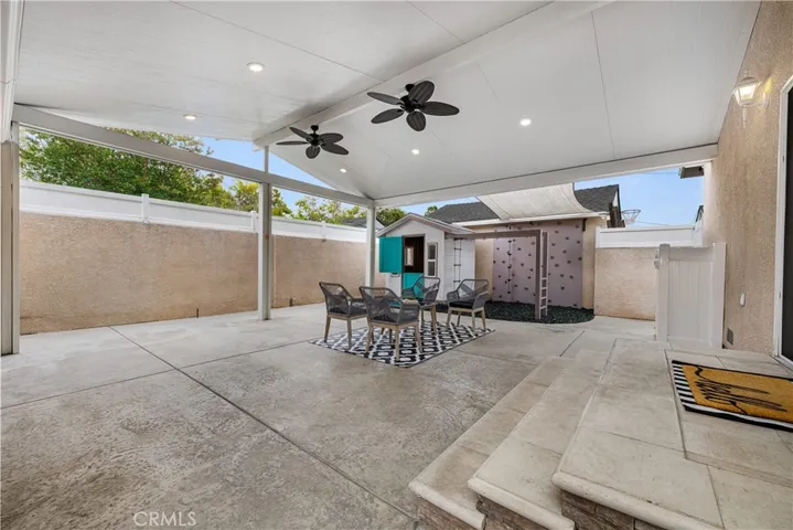 3702 Petaluma, Long Beach, California 90808