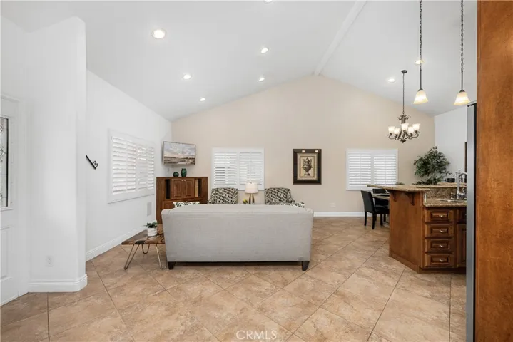 3702 Petaluma, Long Beach, California 90808