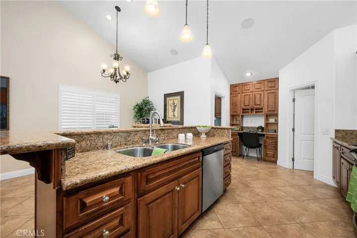 3702 Petaluma, Long Beach, California 90808