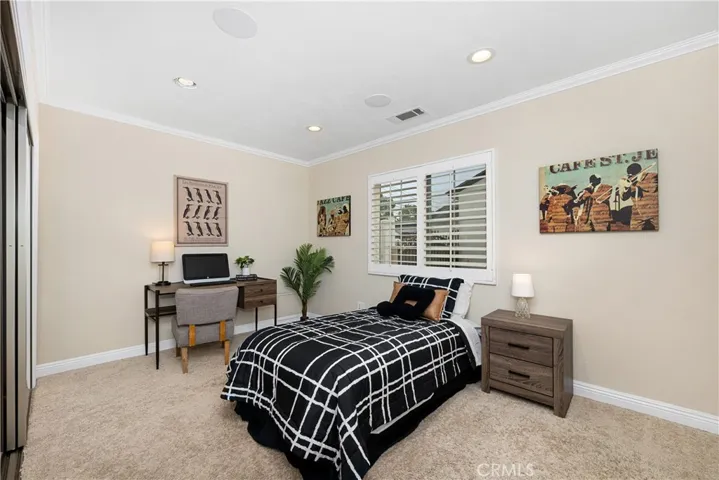 3702 Petaluma, Long Beach, California 90808