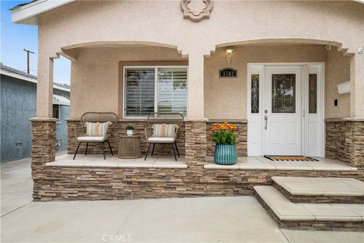 3702 Petaluma, Long Beach, California 90808
