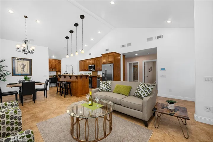 3702 Petaluma, Long Beach, California 90808
