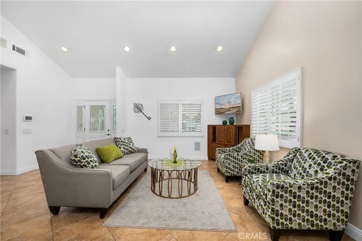 3702 Petaluma, Long Beach, California 90808