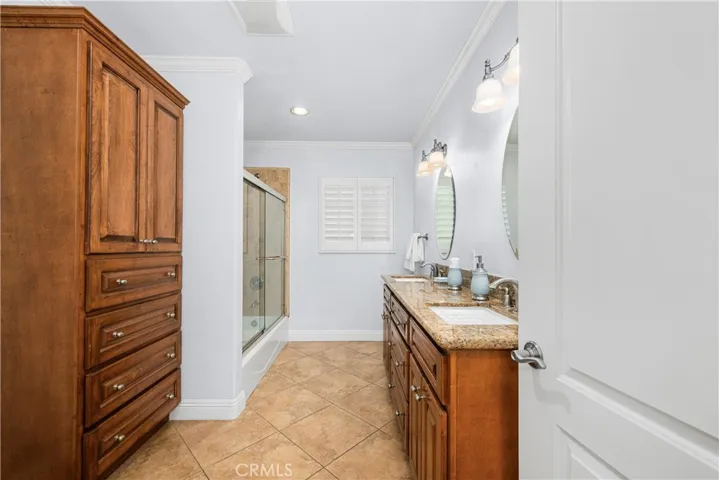 3702 Petaluma, Long Beach, California 90808