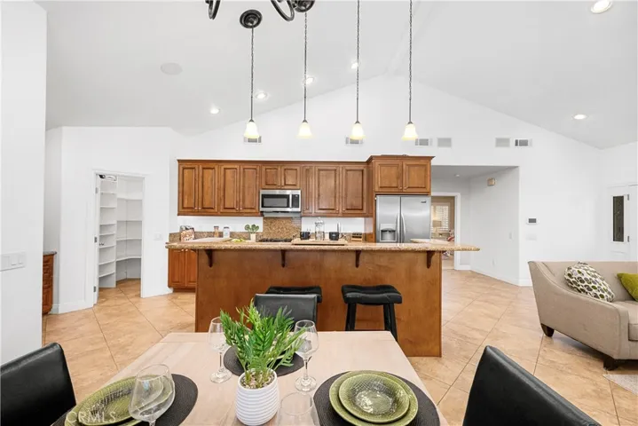 3702 Petaluma, Long Beach, California 90808