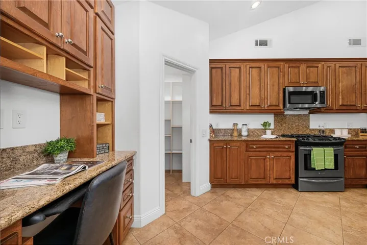 3702 Petaluma, Long Beach, California 90808