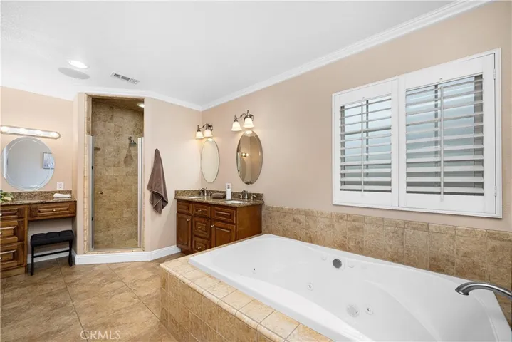 3702 Petaluma, Long Beach, California 90808
