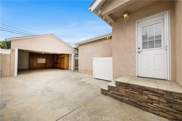 3702 Petaluma, Long Beach, California 90808