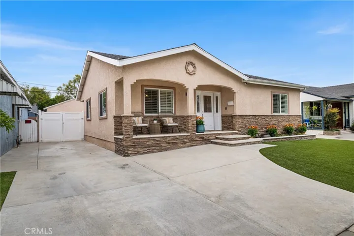 3702 Petaluma, Long Beach, California 90808