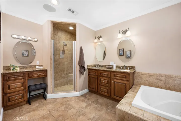 3702 Petaluma, Long Beach, California 90808