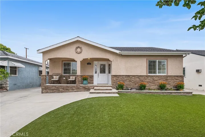 3702 Petaluma, Long Beach, California 90808