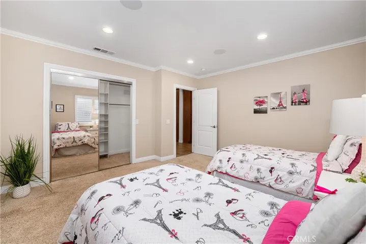 3702 Petaluma, Long Beach, California 90808
