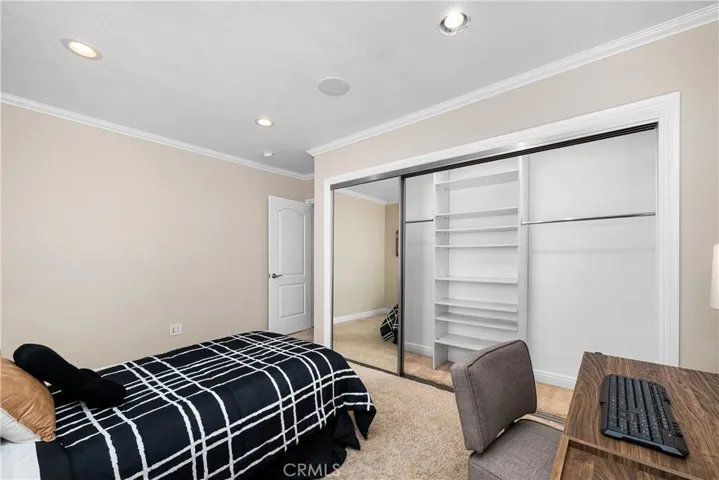 3702 Petaluma, Long Beach, California 90808