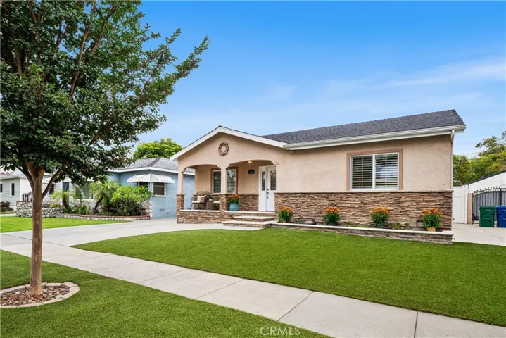 3702 Petaluma, Long Beach, California 90808