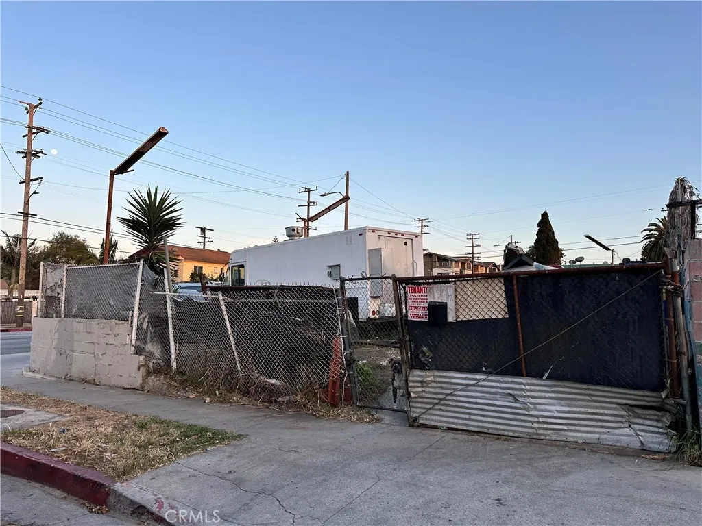10305 S Normandie