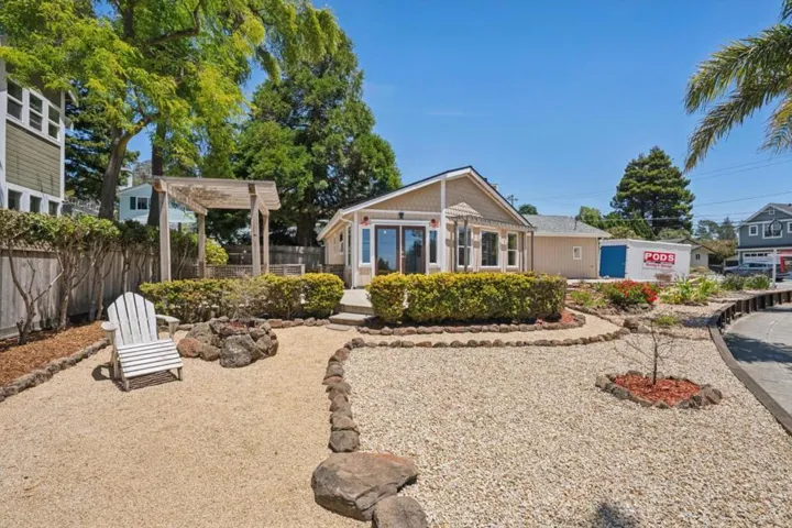 407 Columbus Street, Half Moon Bay, California 94019