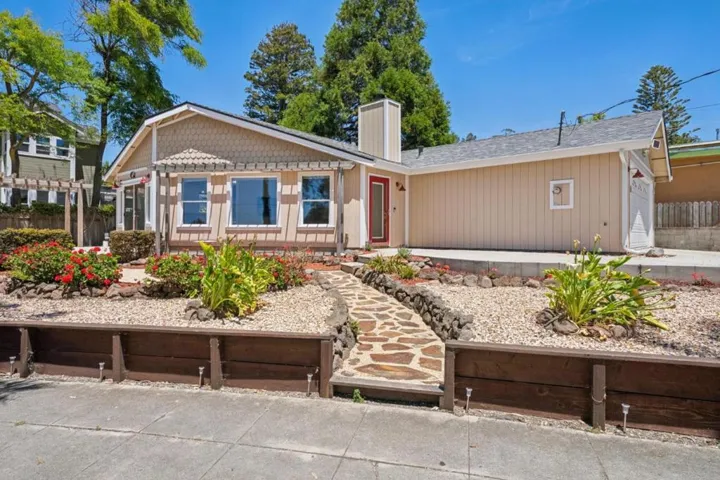 407 Columbus Street, Half Moon Bay, California 94019