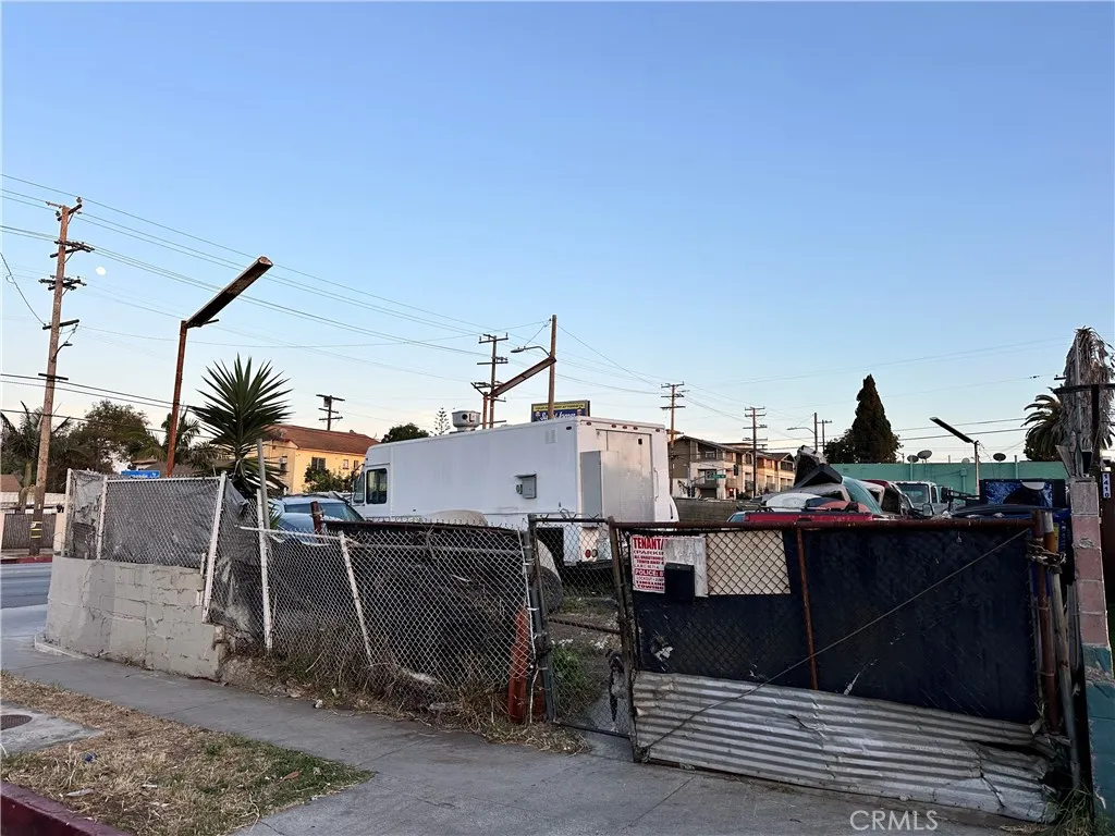 10305 S Normandie