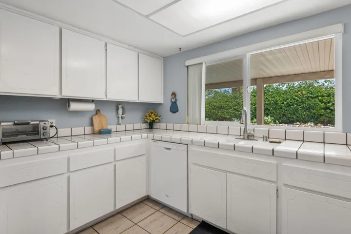 18-web-or-mls-69310-Nilda-Dr-Cathedral-C