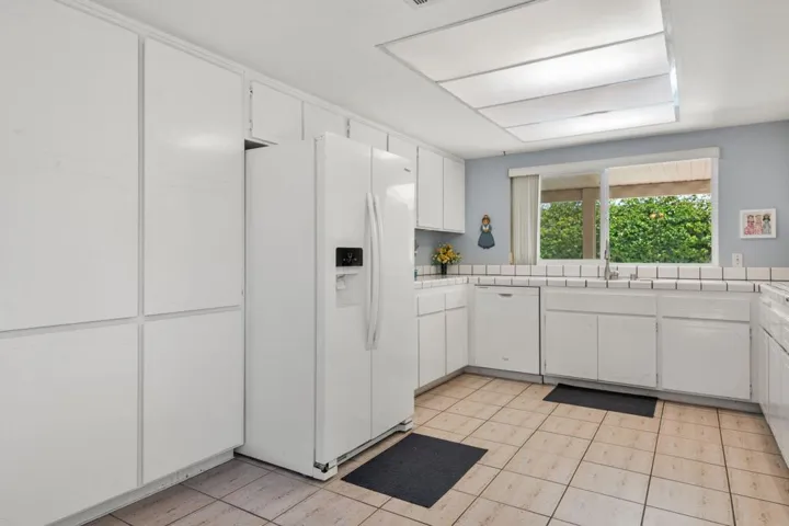 16-web-or-mls-69310-Nilda-Dr-Cathedral-C