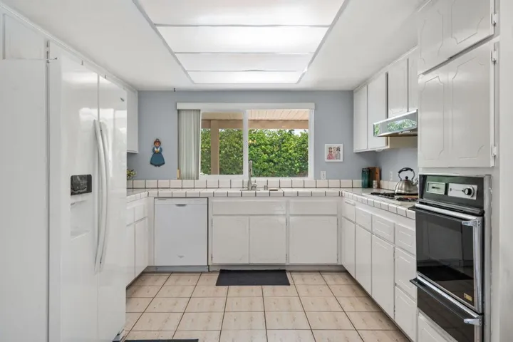 19-web-or-mls-69310-Nilda-Dr-Cathedral-C