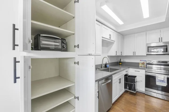 Add'l pantry and trash/recycle bins