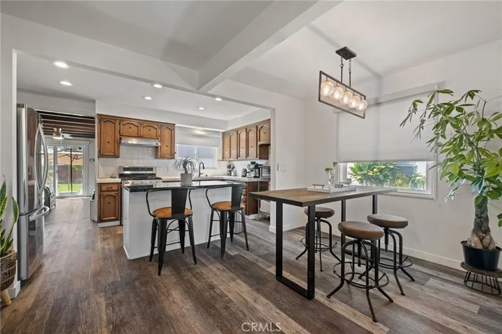 kitchen/island/dining room