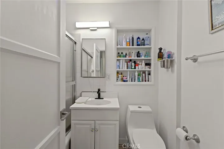 Bathroom #1 in Main bedroom