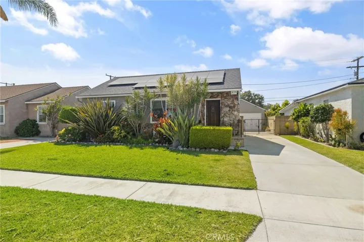 Front of Home w/ driveway to garage