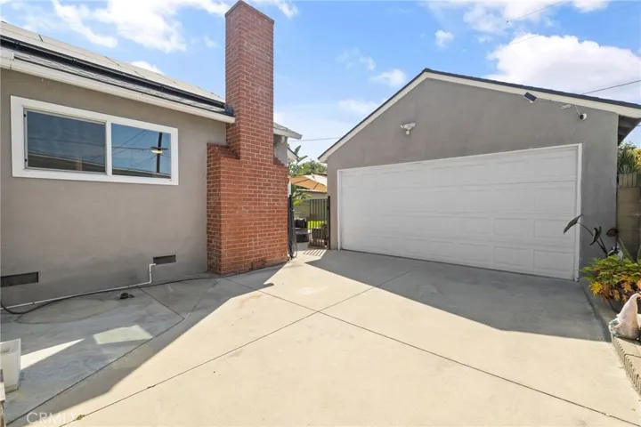 2 Car Garage/driveway with electric charging