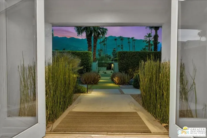 1250 S Paseo De Marcia, Palm Springs, California 92264