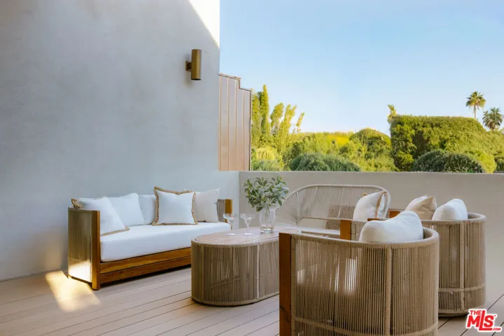 8906 Hubbard Street, Culver City, California 90232