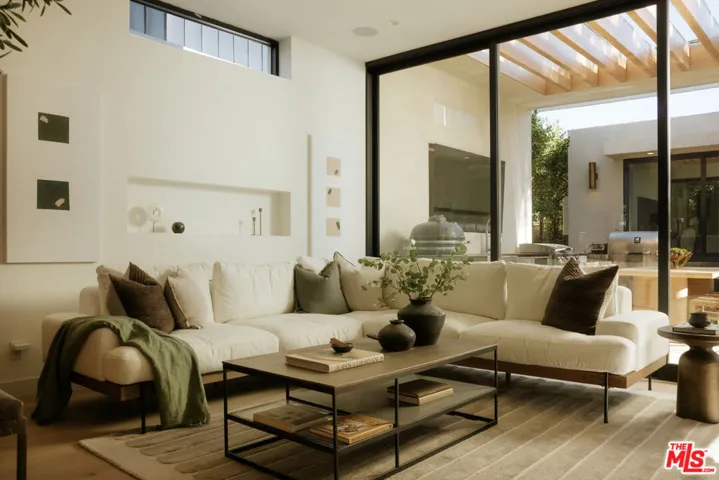 8906 Hubbard Street, Culver City, California 90232