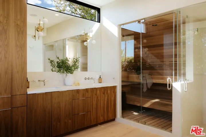 8906 Hubbard Street, Culver City, California 90232