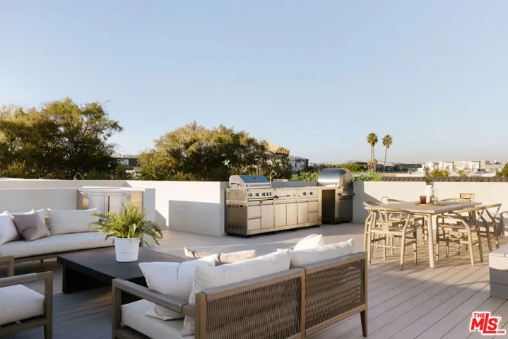 8906 Hubbard Street, Culver City, California 90232