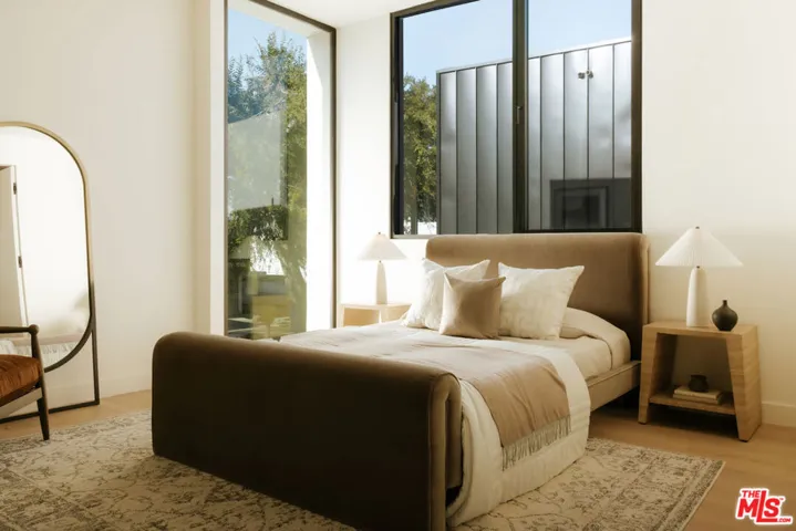 8906 Hubbard Street, Culver City, California 90232