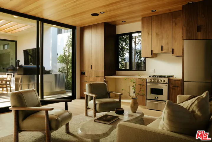 8906 Hubbard Street, Culver City, California 90232