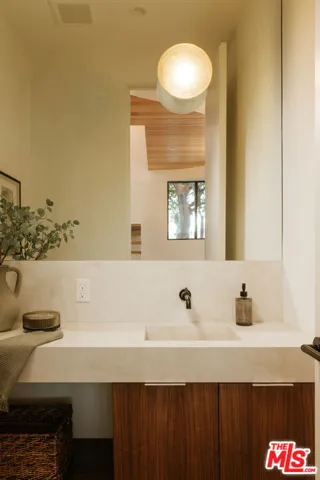 8906 Hubbard Street, Culver City, California 90232