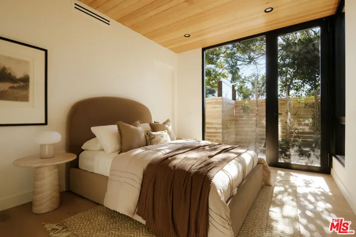 8906 Hubbard Street, Culver City, California 90232